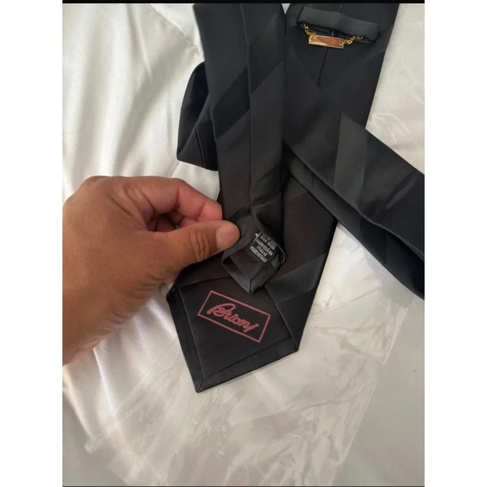 Brioni Black Diagonal Stripe Silk Tie NWT — Retail $310